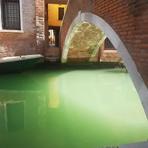 Apartment The Secret Garden In The Very Heart Of, Venice
