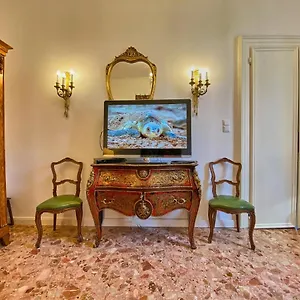 Apartment Venezianischer Palazzo Mit Kostenlosen Wlan Naehe Markusplatz, Venice